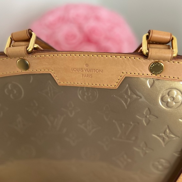 Stunning Louis Viutton Vernis Brea bag in Poudre - Picture 6 of 14